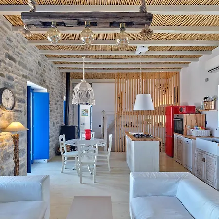 Βίλα 2 Bed - Sleeps 6 - Pets - Pool - Parking Πάρος